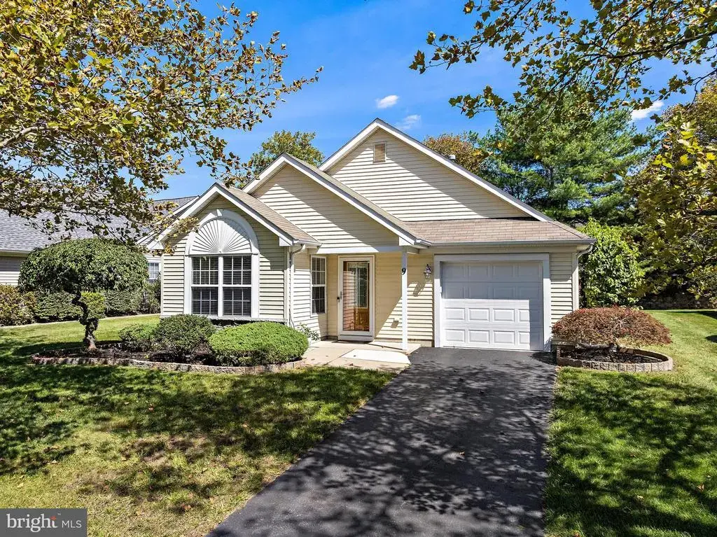 9 Skylark Ln, LAKEWOOD