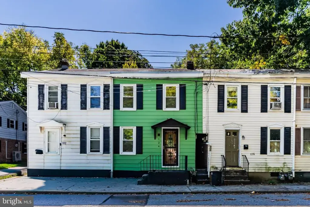 124 W Penn St, CARLISLE