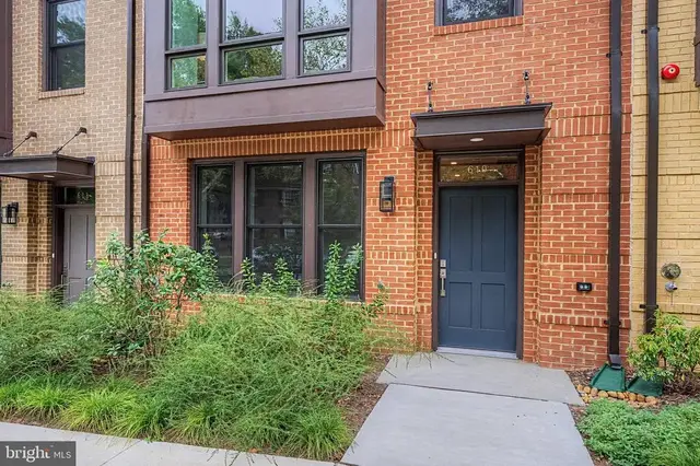 610 S Alfred St, Alexandria