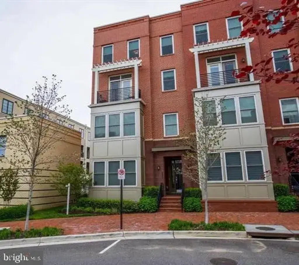 620 E Howell Ave #102, ALEXANDRIA