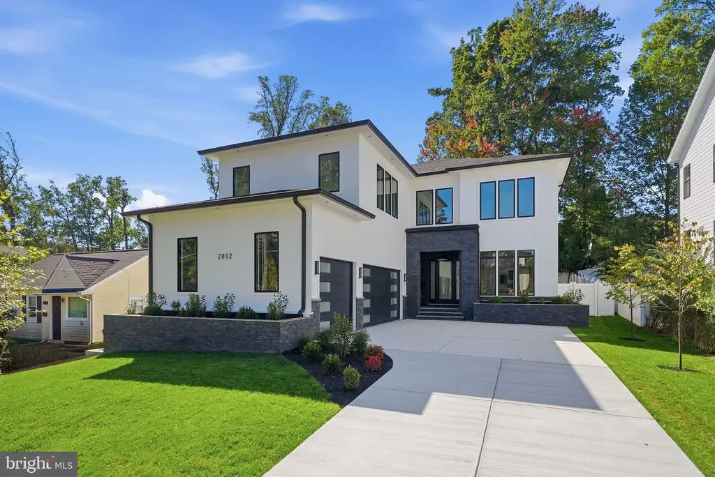 2002 Hillside Dr, FALLS CHURCH