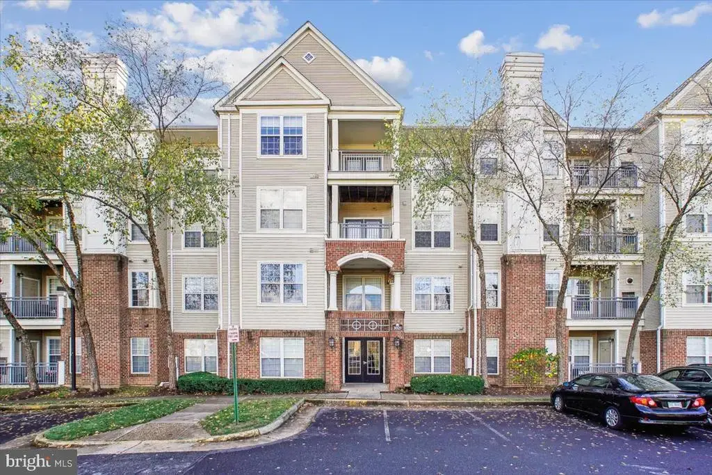 3021 Nicosh Cir #1401, FALLS CHURCH
