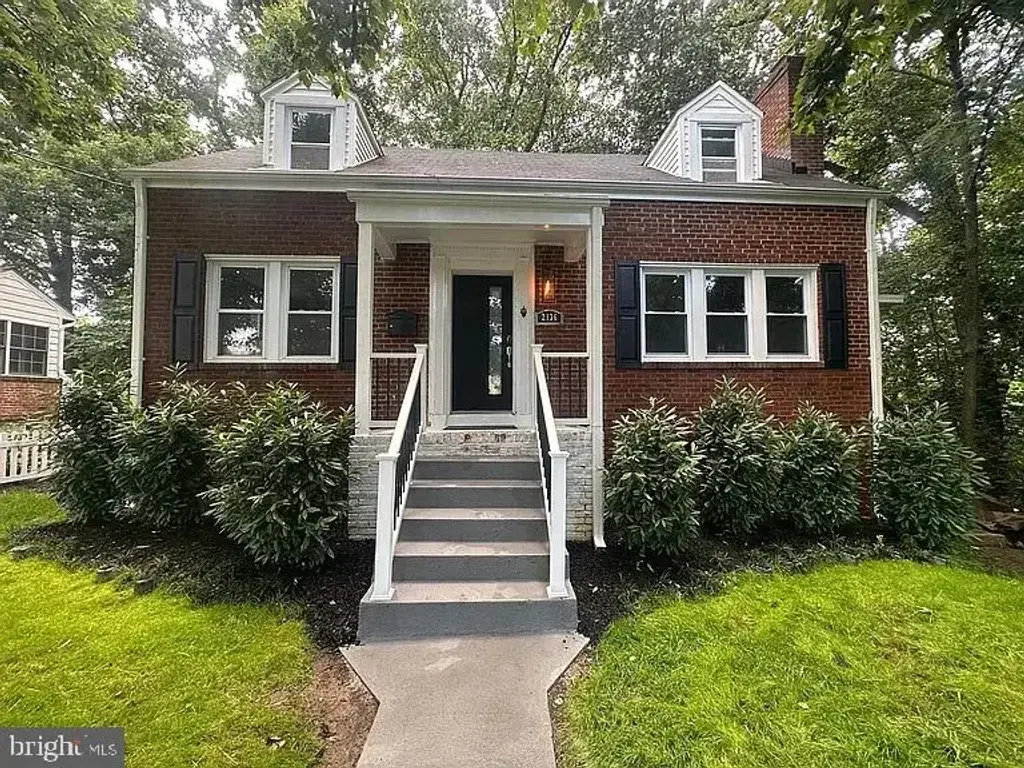 2136 N Troy St, ARLINGTON
