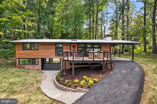 7527 Friar Tuck Ct, Falls Church