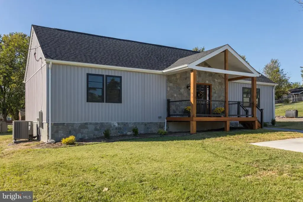 329 Crim Dr, STRASBURG