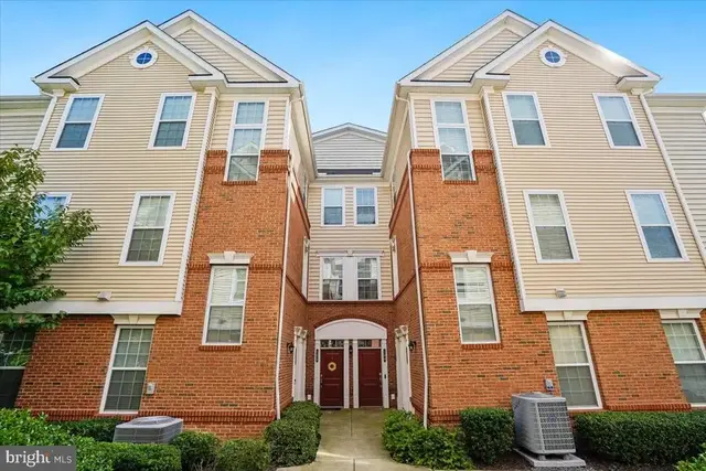 23286 Southdown Manor Ter #105, Ashburn