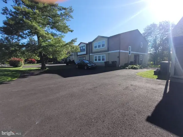 211 Dean Dr, Perkasie