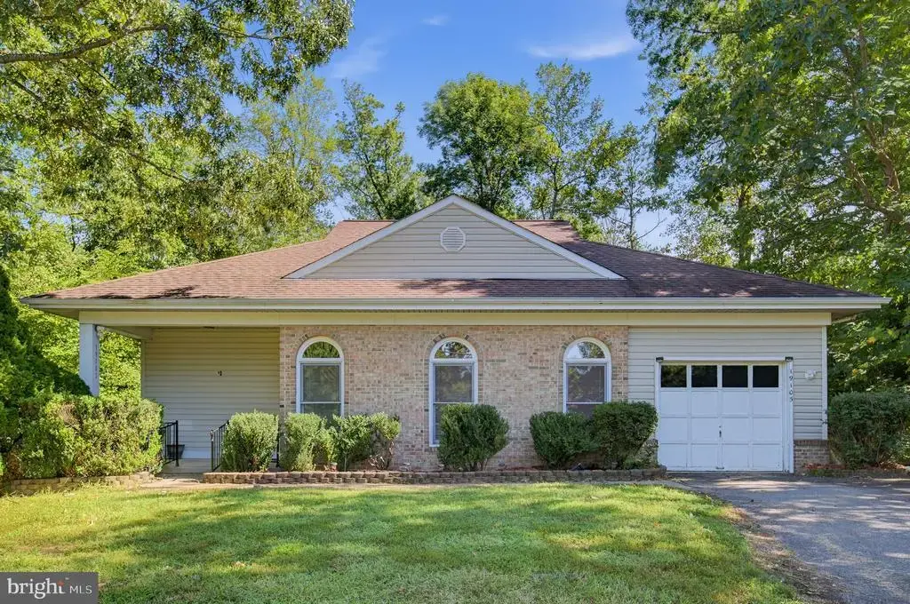 19105 Wayne Dr, TRIANGLE