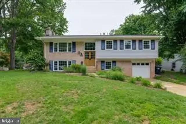 1731 Tamerisk Ct, Vienna
