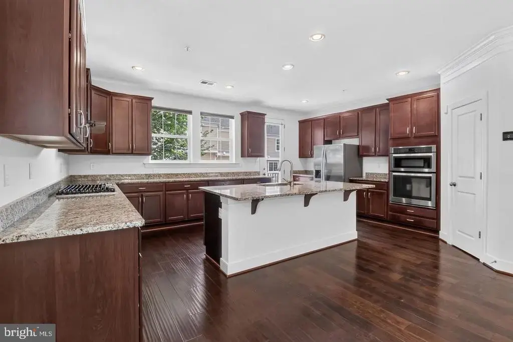 27 Fairbanks Dr, GAITHERSBURG