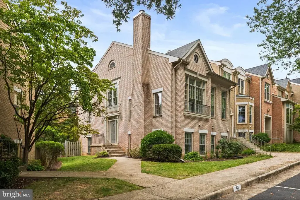 2271 Kings Garden Way, FALLS CHURCH