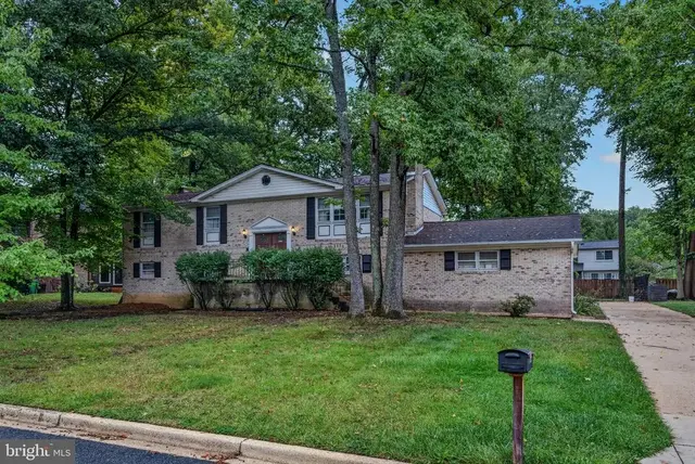 702 Gleneagles Dr, Fort Washington