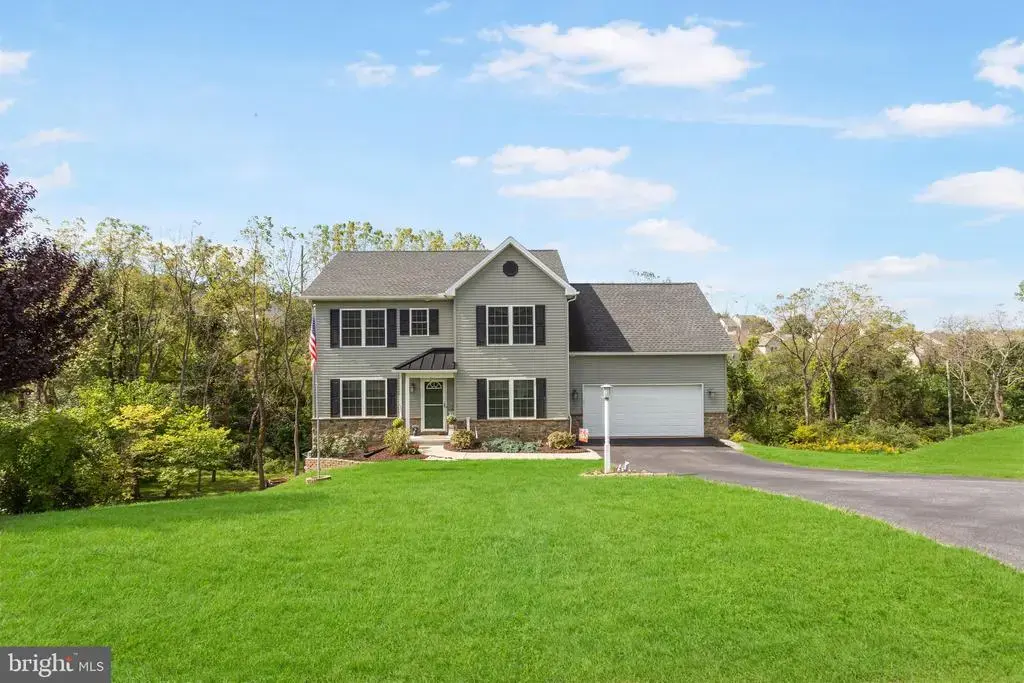 385 Barclay Dr, RED LION