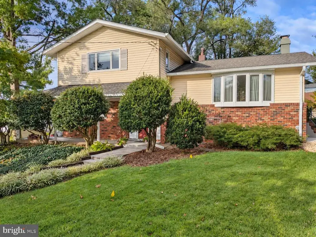 5002 Roslyn Rd, ANNANDALE