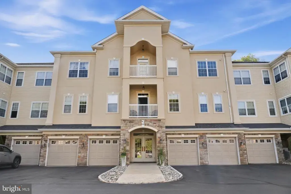2 Falcon Dr #301, HOLLAND