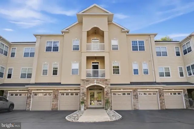 2 Falcon Dr #301, Holland
