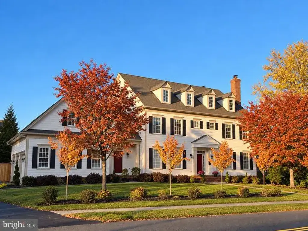 904 Locust St, HERNDON