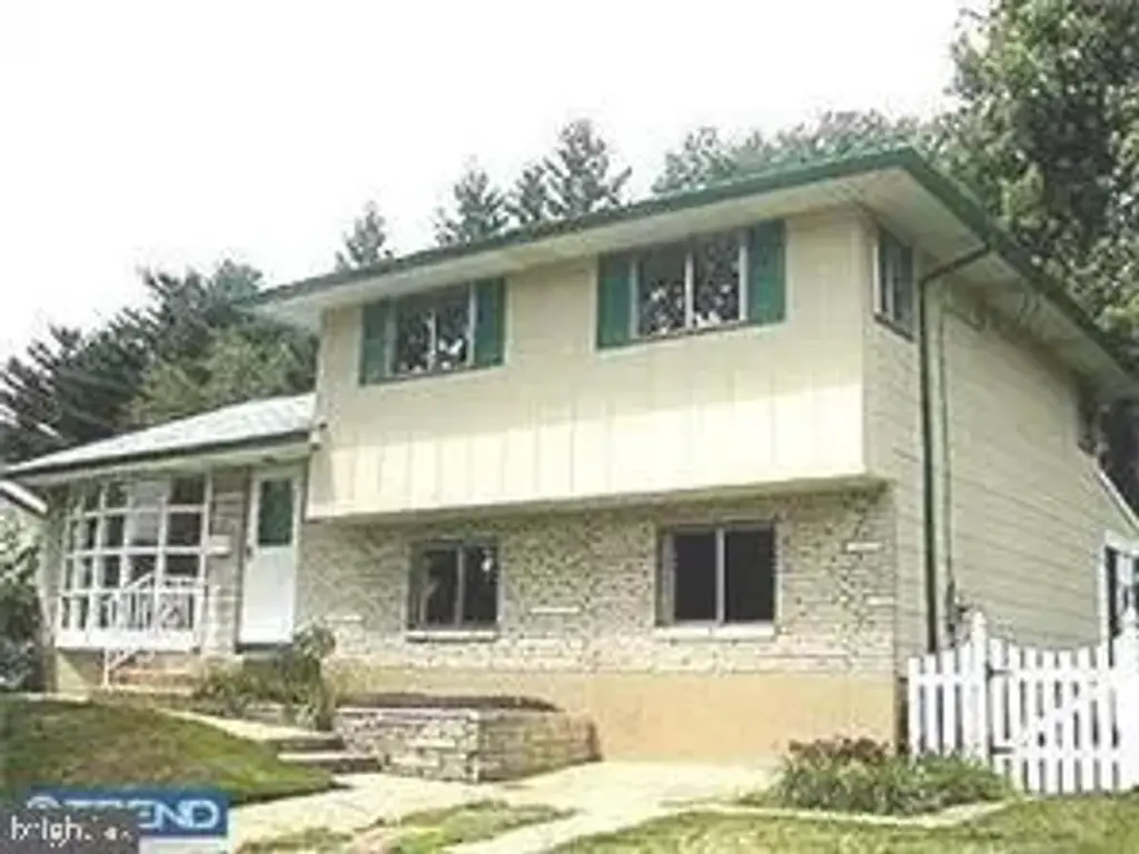 713 Trudy Ln, GLENDORA