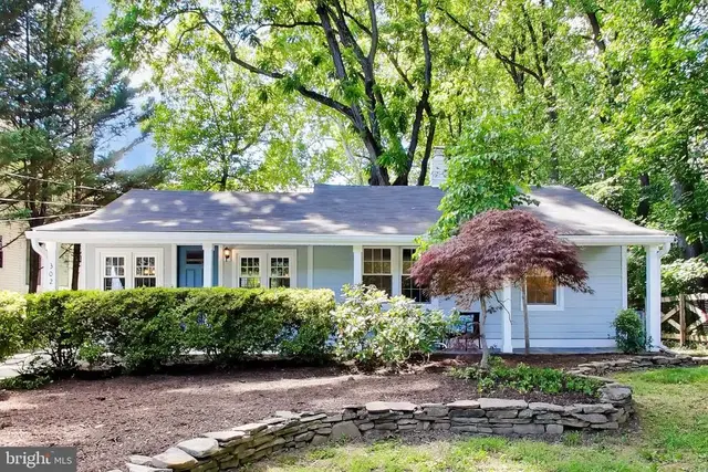 302 Mannakee St, Rockville