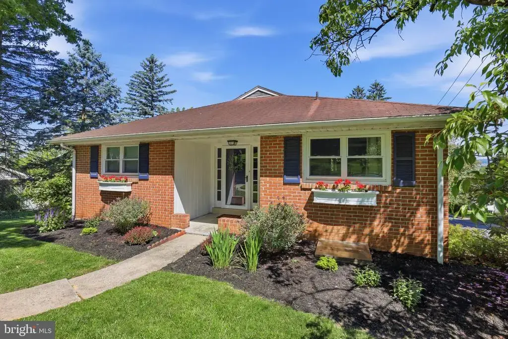 250 N Maple St, EPHRATA