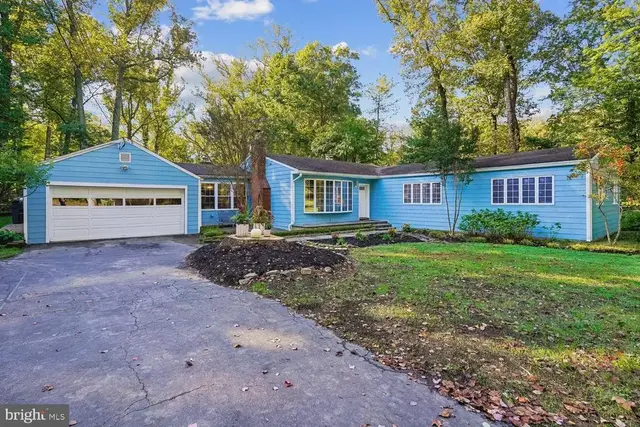 9804 Clover Ln, Rockville