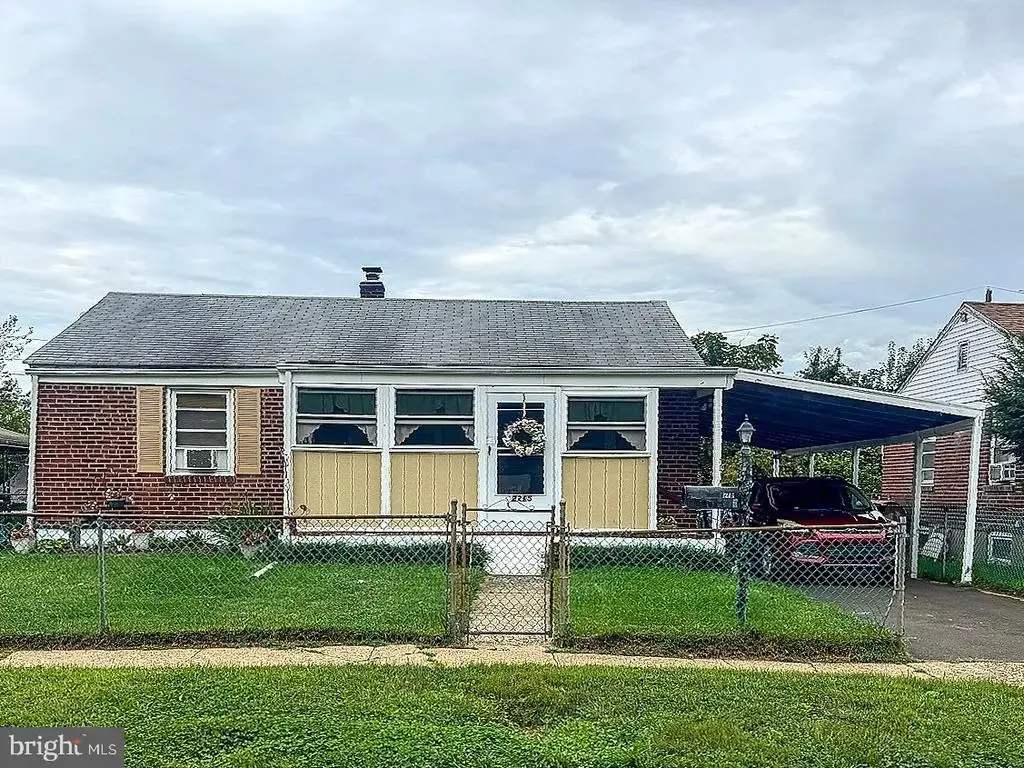 2215 Airacobra St, LEVITTOWN
