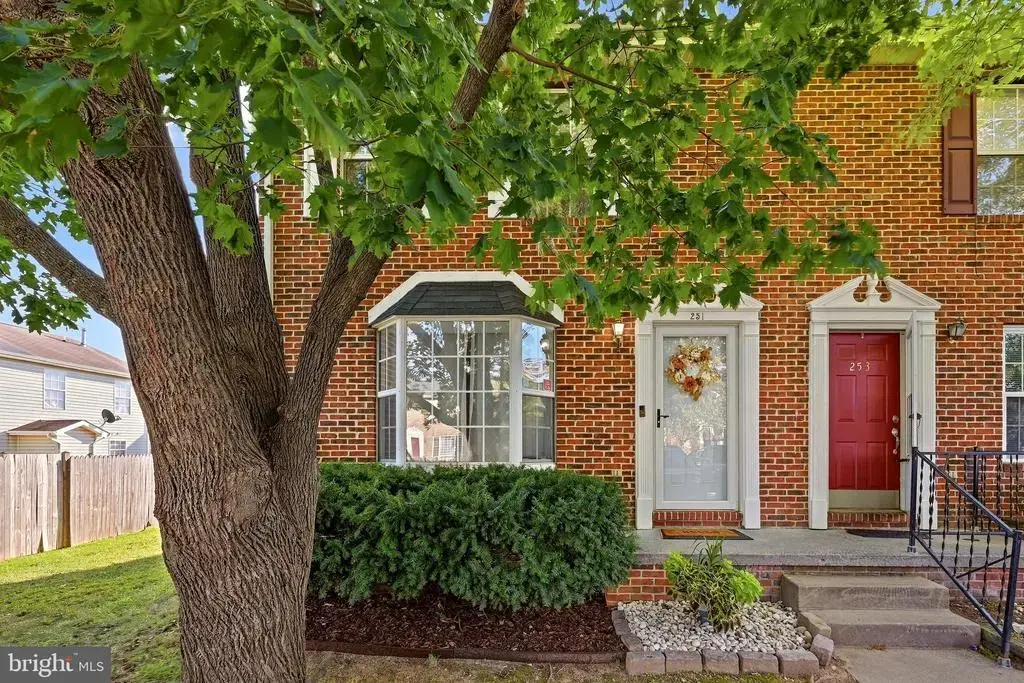 251 Waterford Ln, WINCHESTER