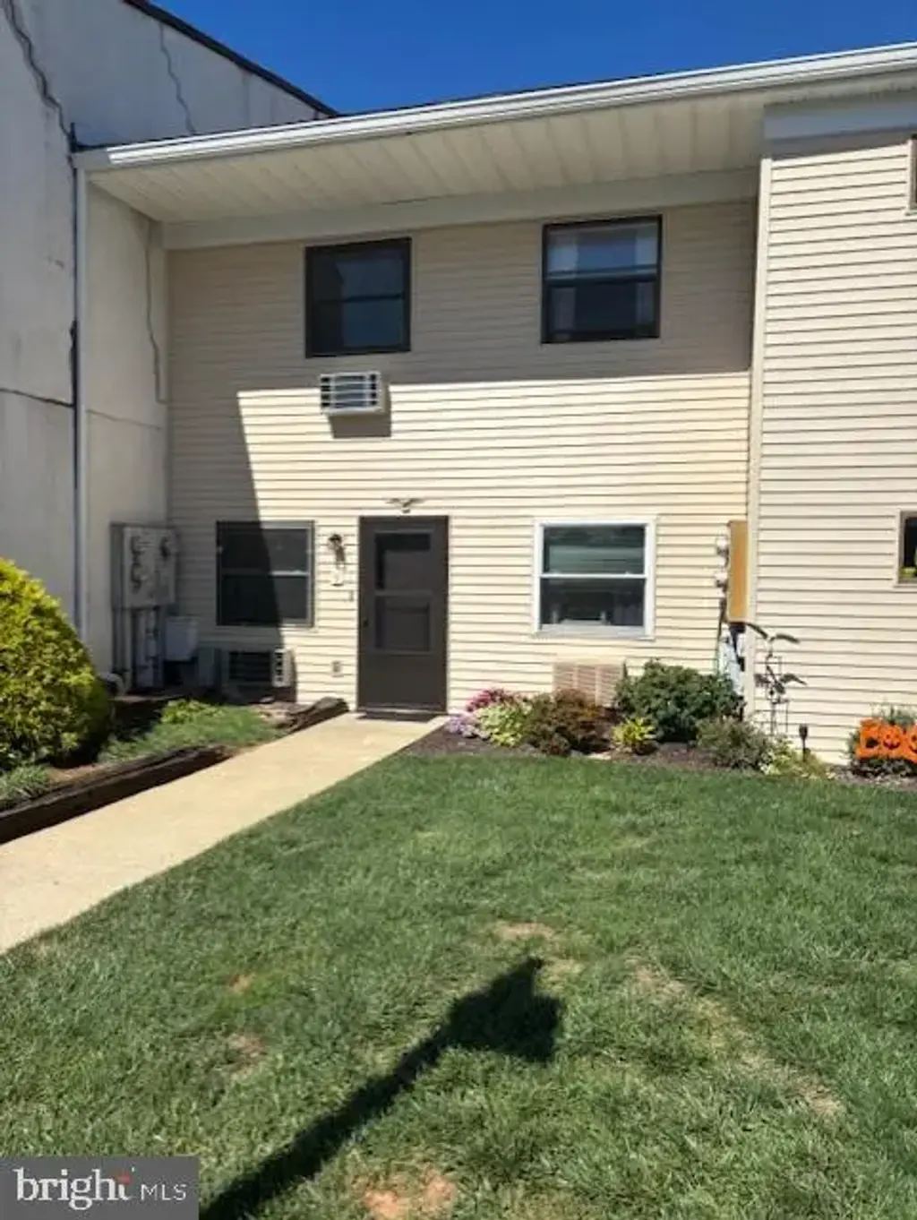 1334 W Wyomissing Blvd #v, WEST LAWN
