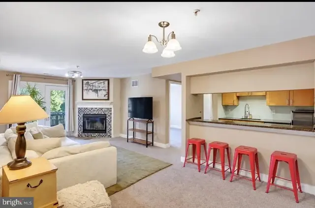 2906 Waters Edge Dr #263, Newark