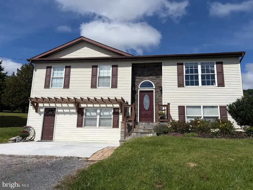 8 Scenic View Ln, PAW PAW