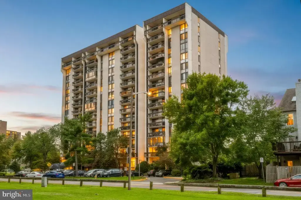 5300 Holmes Run Pkwy, ALEXANDRIA