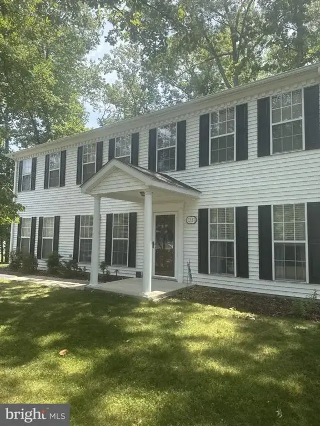 1331 Redwood Cir, La Plata