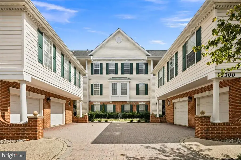 25300 Lake Mist Sq #303, CHANTILLY