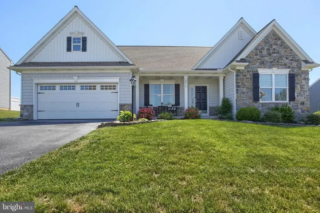 2717 Pin Oak Dr, HARRISBURG