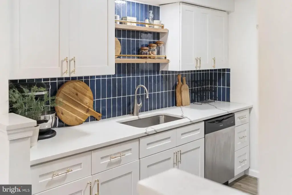 363 Green Meadow Ln, HORSHAM