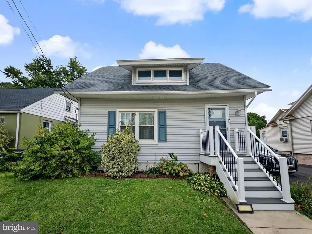 218 Reading Ave, BARRINGTON