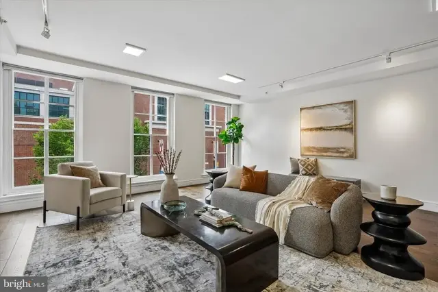 233 Chestnut St #3, Philadelphia Metro Area