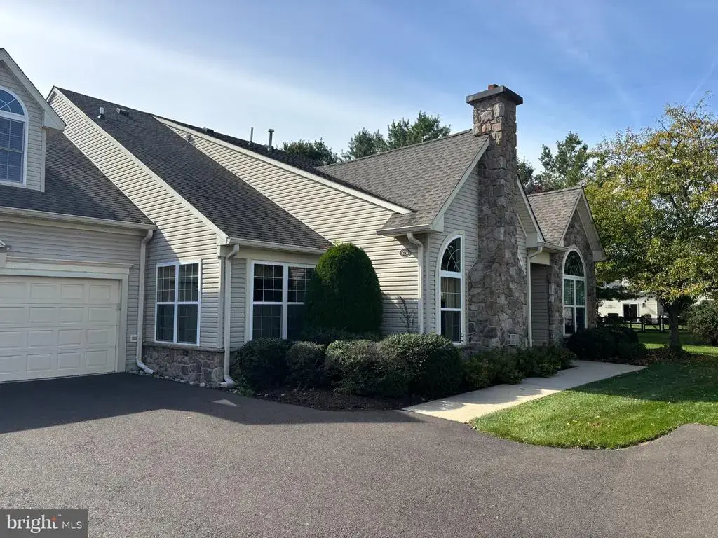 326 Shady Brook Dr #195, LANGHORNE