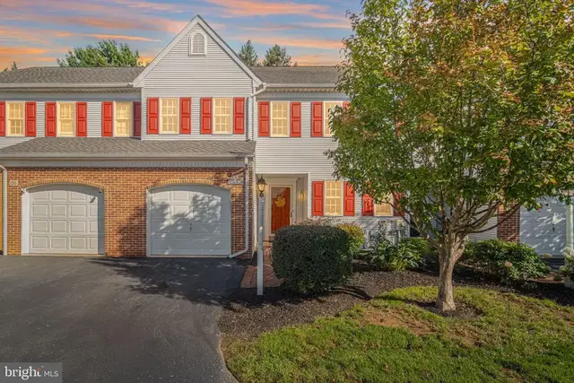 154 Carriage Hill Ln, York