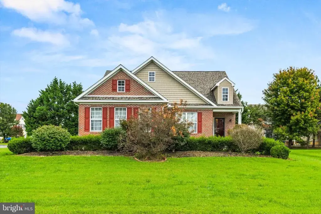 18 W Bullrush Dr, MILFORD