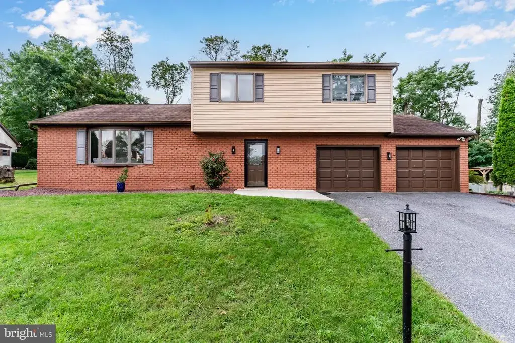 4913 Janelle Dr, HARRISBURG
