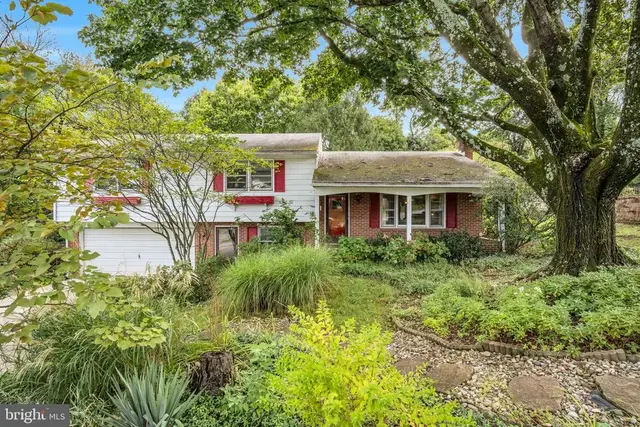 1689 Randow Rd, York