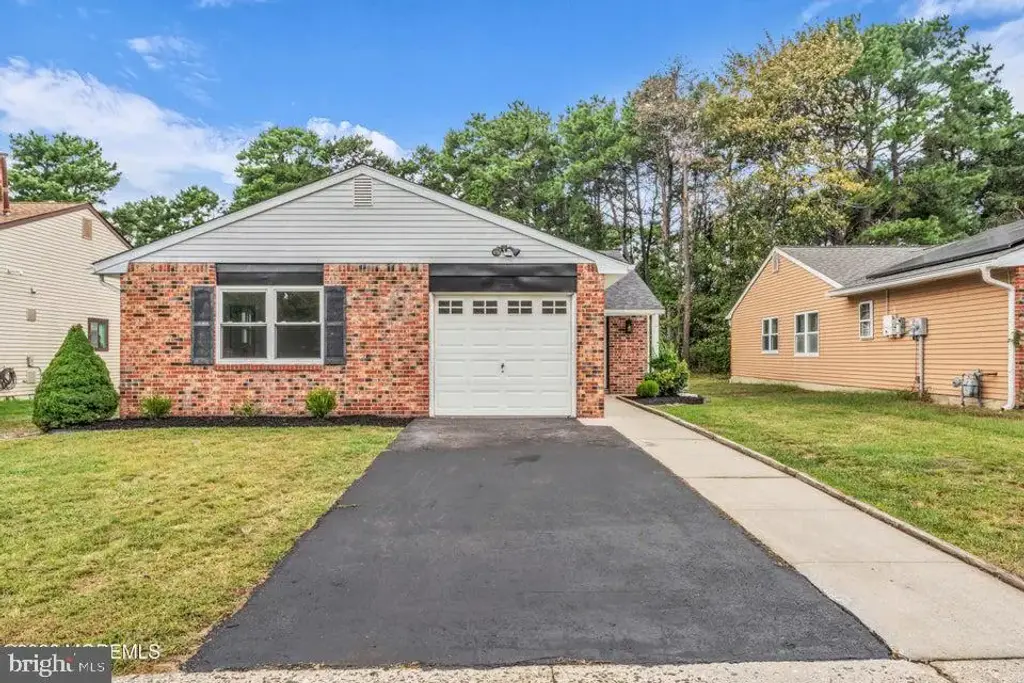 18 Whitecap Way, BRICK