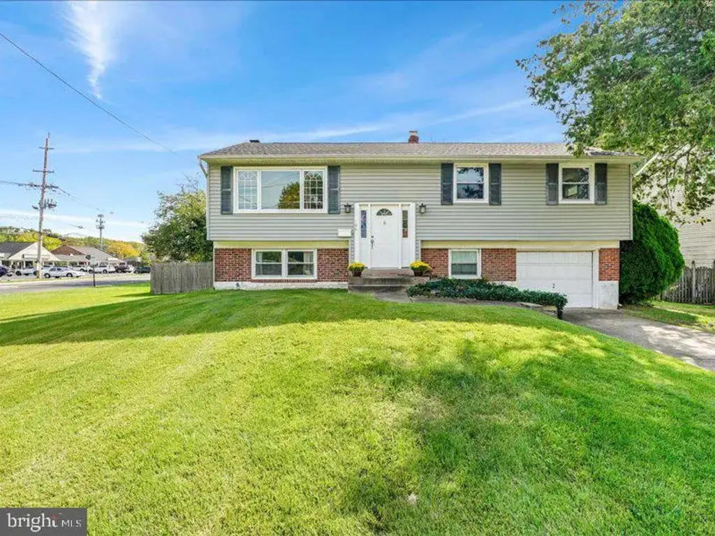100 Heather Dr, MOUNT LAUREL