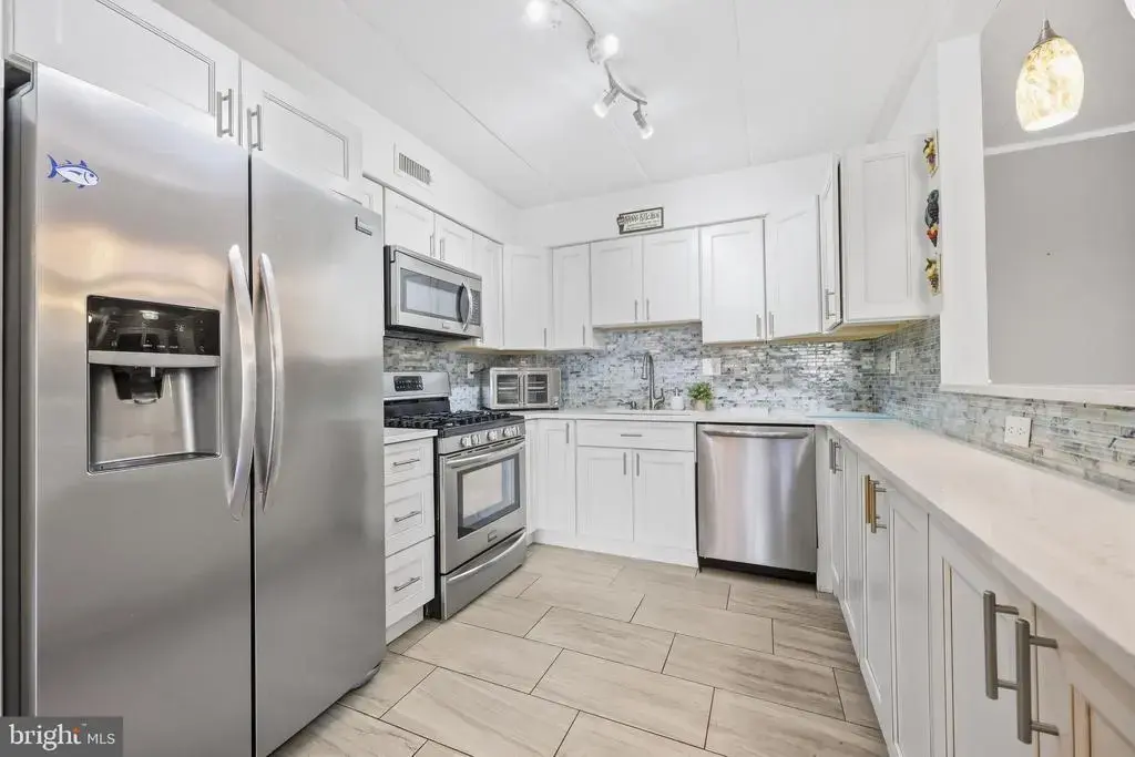 8920 Krewstown Rd #215, PHILADELPHIA