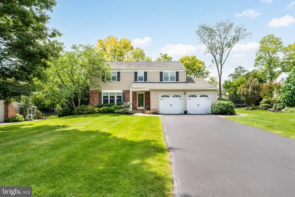 4 Woodstock Cir, COLLEGEVILLE