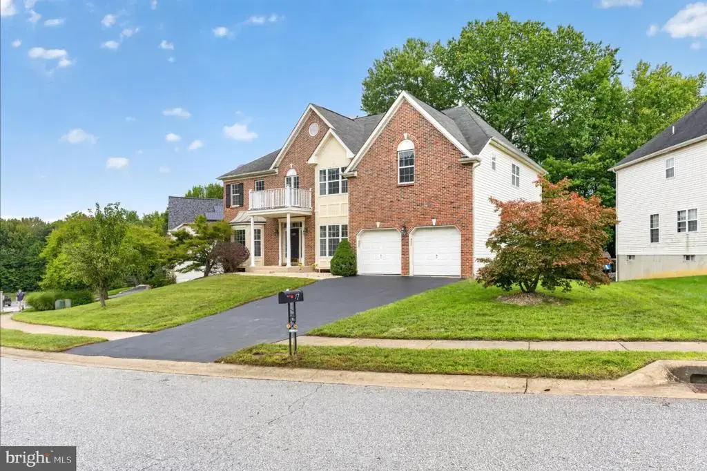 17 Blackbird Ct, NEWARK