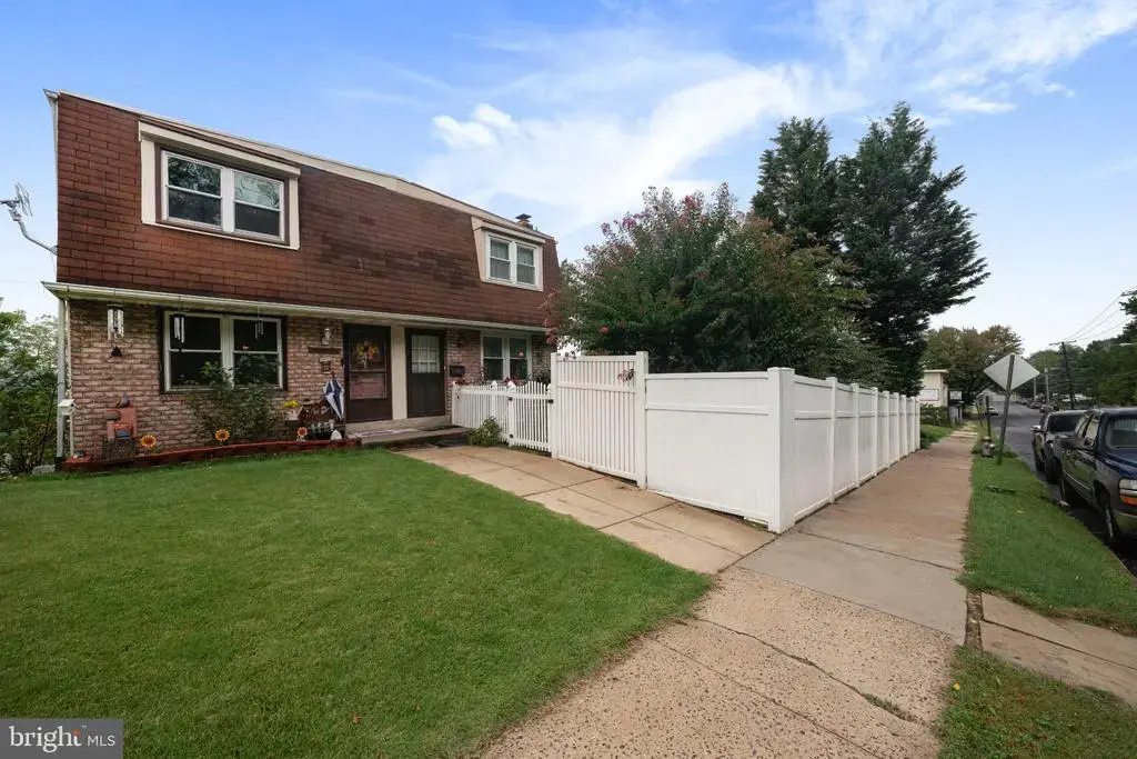 1126 N Front St, READING