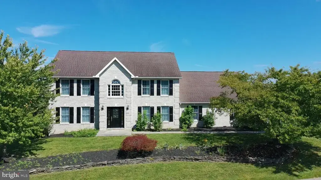 201 Sunbrook Dr, CHAMBERSBURG