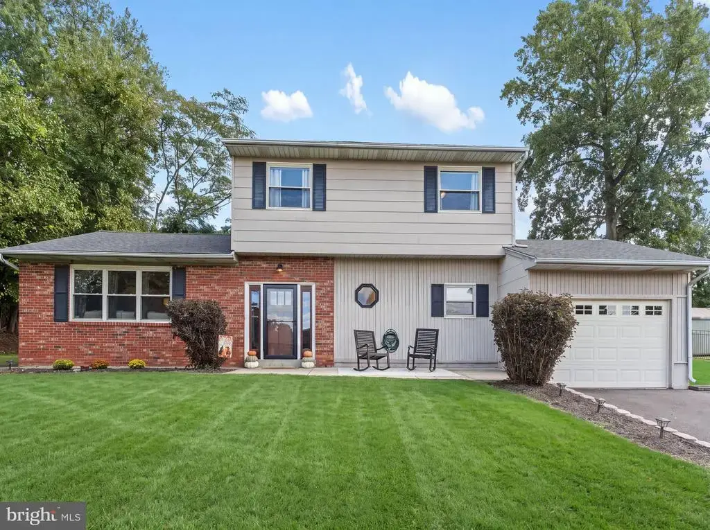 2051 Roselyn Dr, FEASTERVILLE TREVOSE